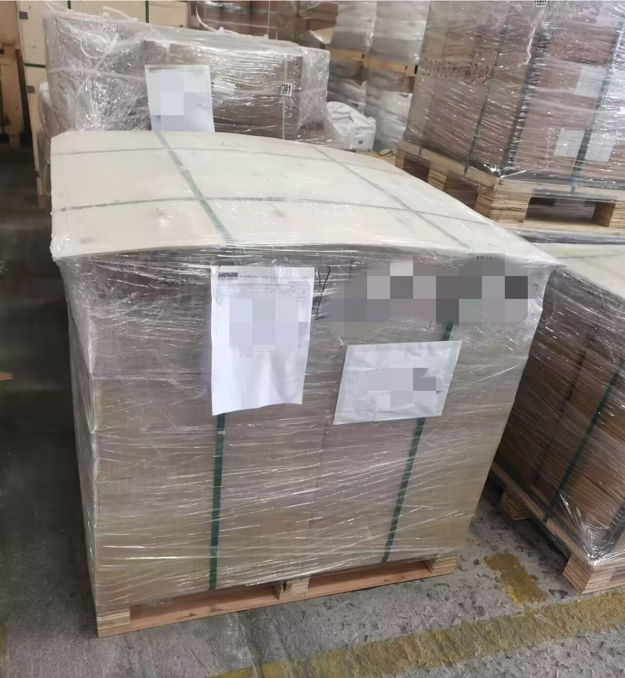 Гидрофильный полиуретановый герметик расширения черного цвета готов к отправке.